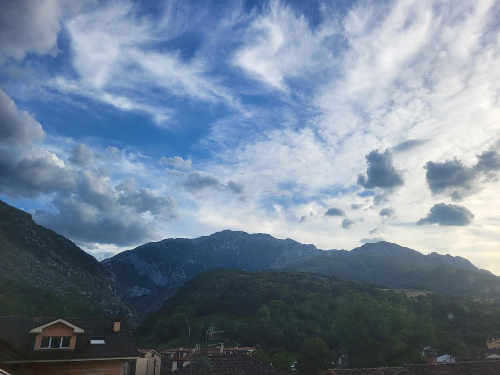 Apartmán Atico El Cueton Arenas De Cabrales Exteriér fotografie